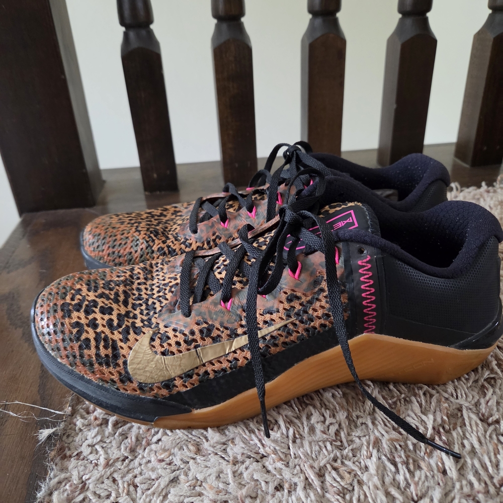 Nike Women's Leopard Print Athletic Shoes with Gold Swoosh Sz 10.5 Used